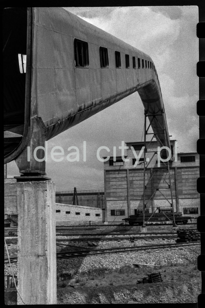 Feliks Dzierżyński Nitrogen Plant in Tarnów-Mościce, transport link. 1960s. 

Zakłady Azotowe im. Feliksa Dzierżyńskiego w Tarnowie-Mościcach, ciąg transportowy, lata 60. XX w.

Photo by Henryk Makarewicz/idealcity.pl

