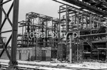 Zakłady Azotowe im. Feliksa Dzierżyńskiego w Tarnowie-Mościcach, zbiorniki z chemikaliami, lata 60. XXw.

fot. Henryk Makarewicz/idealcity.pl

