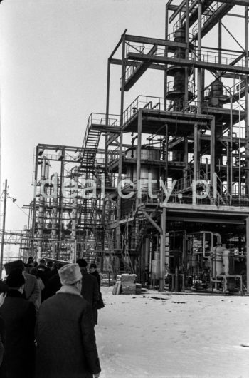 Zakłady Azotowe im. Feliksa Dzierżyńskiego w Tarnowie-Mościcach, zbiorniki z chemikaliami, lata 60. XXw.

fot. Henryk Makarewicz/idealcity.pl

