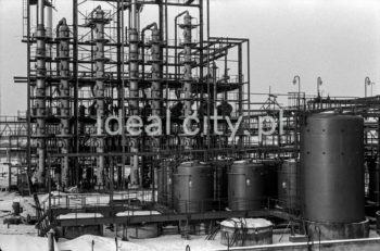 Zakłady Azotowe im. Feliksa Dzierżyńskiego w Tarnowie-Mościcach, zbiorniki z chemikaliami, lata 60. XXw.

fot. Henryk Makarewicz/idealcity.pl
