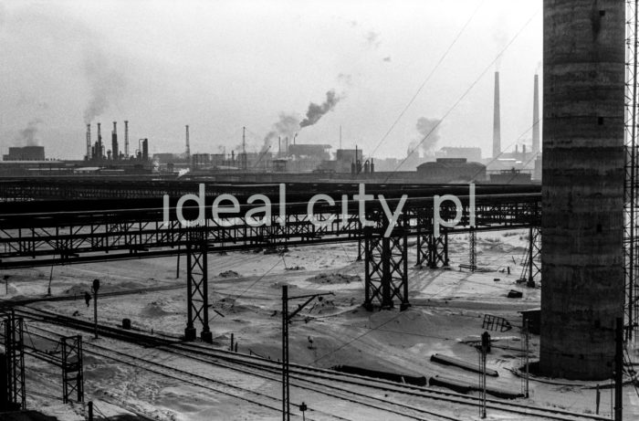 Feliks Dzierżyński Nitrogen Plant in Tarnów-Mościce, containers for chemicals. 1960s. 

Zakłady Azotowe im. Feliksa Dzierżyńskiego w Tarnowie-Mościcach, zbiorniki z chemikaliami, lata 60. XX w.

Photo by Henryk Makarewicz/idealcity.pl
