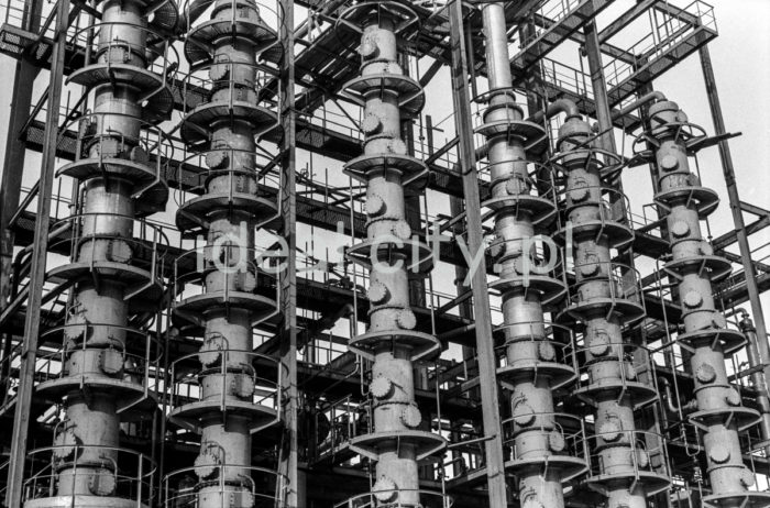 Feliks Dzierżyński Nitrogen Plant in Tarnów-Mościce, containers for chemicals. 1960s. 

Zakłady Azotowe im. Feliksa Dzierżyńskiego w Tarnowie-Mościcach, zbiorniki z chemikaliami, lata 60. XX w.

Photo by Henryk Makarewicz/idealcity.pl
