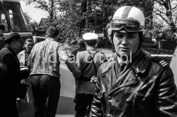 Wypadek wycieczki górników, okolice Kopca Kościuszki w Krakowie. Lata 60. XXw.

fot. Henryk Makarewicz/idealcity.pl


