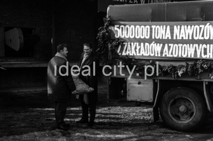 Zakłady Azotowe im. Feliksa Dzierżyńskiego w Tarnowie-Mościcach, lata 60. XXw.

fot. Henryk Makarewicz/idealcity.pl


