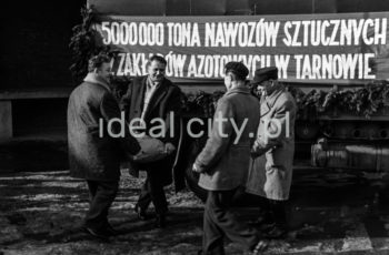 Zakłady Azotowe im. Feliksa Dzierżyńskiego w Tarnowie-Mościcach, lata 60. XXw.

fot. Henryk Makarewicz/idealcity.pl

