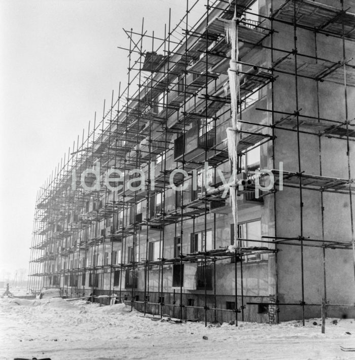 Construction of a residential building on the Spółdzielcze Estate. Ca. 1962.

Budowa bloku na Osiedlu Spółdzielczym, ok. 1962 r.

Photo by Wiktor Pental/idealcity.pl
