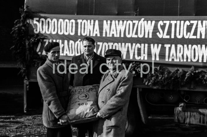 Zakłady Azotowe im. Feliksa Dzierżyńskiego w Tarnowie-Mościcach, lata 60. XXw.

fot. Henryk Makarewicz/idealcity.pl

