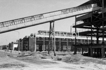 Budowa zakładów przemysłowych w Nowym Sączu. Lata 60. XXw.

fot. Henryk Makarewicz/idealcity.pl



