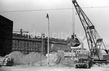 Constructing the Centrum C Estate. 1950s.

Budowa Osiedla Centrum C, lata 50. XX w.

Photo by Wiktor Pental/idealcity.pl

