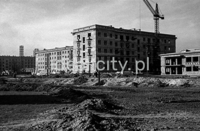 Budowa Osiedla Hutniczego, lata 50. XXw.

fot. Henryk Makarewicz/idealcity.pl
