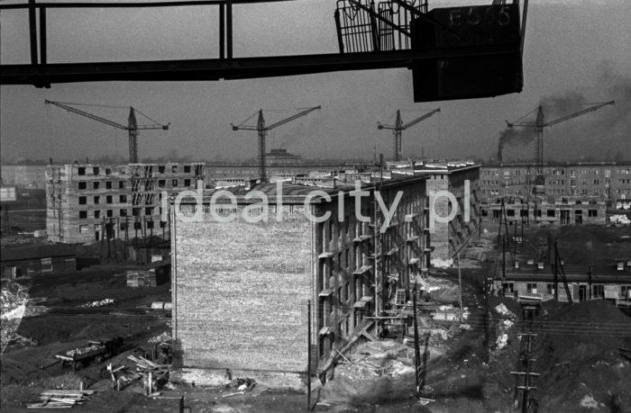 Budowa Osiedla Uroczego. Lata 60. XXw.


fot. Henryk Makarewicz/idealcity.pl

