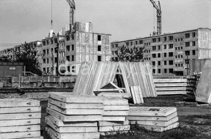 A construction site on the Ugorek Estate in Kraków. 1960s.

Budowa bloków na Osiedlu Ugorek w Krakowie. Lata 60. XX w.

Photo by Henryk Makarewicz/idealcity.pl



