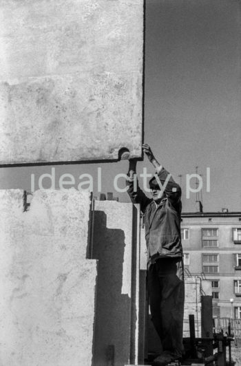 Skład prefabrykatów na Osiedlu Centrum D, ok. 1960r.

fot. Henryk Makarewicz/idealcity.pl 


