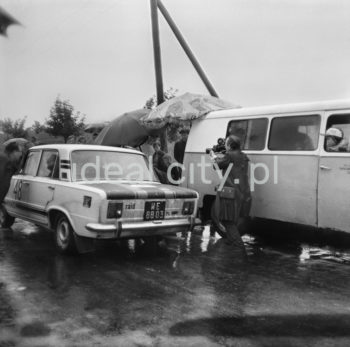 Auto racing in Nowa Huta. 1960s.

Rajd samochodowy w okolicach Nowej Huty, lata 60. XX w.

Photo by Wiktor Pental/idealcity.pl

