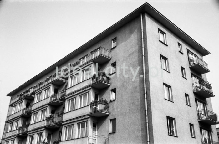 A residential building in Marcina Borelowskiego-Lelewela Street in Kraków.

Blok przy ulicy Marcina Borelowskiego-Lelewela, w Krakowie.

Photo by Henryk Makarewicz/idealcity.pl


