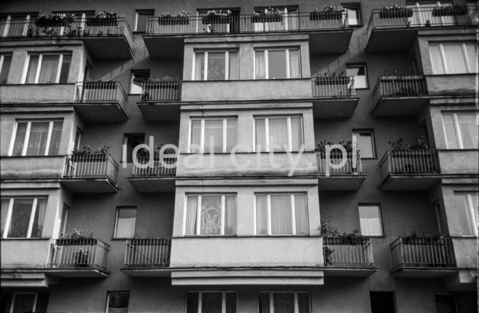 A residential building in Marcina Borelowskiego-Lelewela Street in Kraków.

Blok przy ulicy Marcina Borelowskiego-Lelewela, w Krakowie.

Photo by Henryk Makarewicz/idealcity.pl


