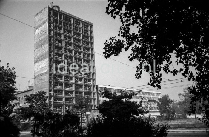 Construction of the modernist Biprostal office building, 18 stycznia Steet (now Królewska Street). 1960s.

Budowa modernistycznego biurowca Biprostal, przy ul. 18 stycznia (dziś Królewska). Lata 60. XX w.

Photo by Henryk Makarewicz/idealcity.pl


