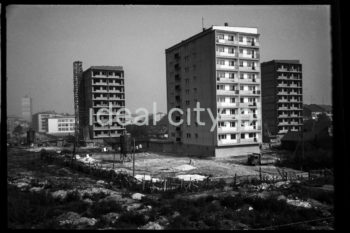 Zabudowa modernistyczna dzielnicy Łobzów, skrzyżowanie dzisiejszej ul. Czarnowiejskiej i Kijowskiej. Lata 60. XXw.

fot. Henryk Makarewicz/idealcity.pl


