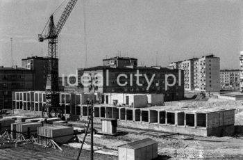Construction of residential buildings, the first built of panels in the Domino 60 technology on the Centrum D Estate, designed by Stefan Golonka, on the A-33 (Hutnicze) Estate. 1950s.

Budowa domów mieszkalnych, pierwszych w systemie wielkopłytowym, w technologii Domino 60 na osiedlu Centrum D, proj. Stefan Golonka, na osiedlu A-33 (Hutnicze), lata 50. XX w.

Photo by Henryk Makarewicz/idealcity.pl

