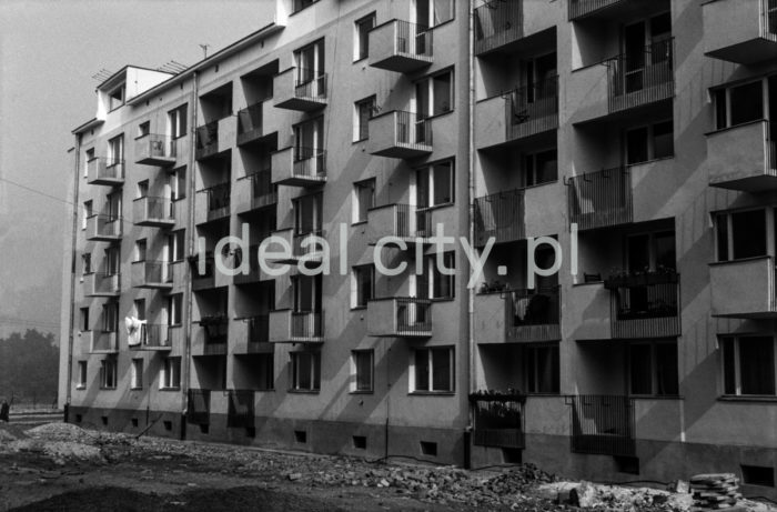 A block of flats in Rotmistrza Zbigniewa Dunin-Wąsowicza Street in Kraków.

Blok przy ul. Rotmistrza Zbigniewa Dunin-Wąsowicza w Krakowie.

Photo by Henryk Makarewicz/idealcity.pl

