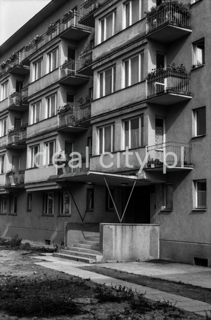 Blok przy ulicy Marcina Borelowskiego-Lelewela, w Krakowie.

fot. Henryk Makarewicz/idealcity.pl

