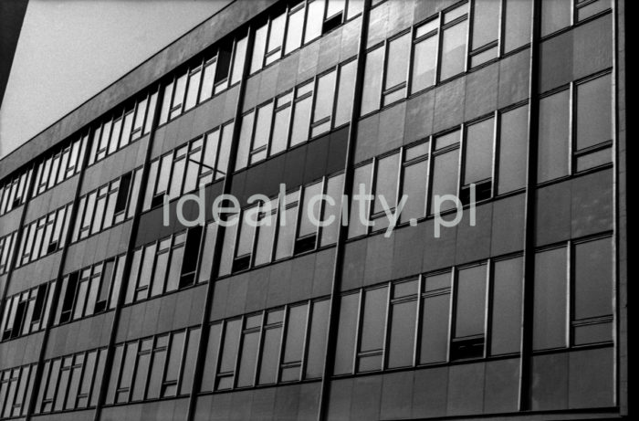 Construction of the modernist Biprostal office building, ulica 18 stycznia (January 18 Street, now ulica Królewska – Royal Street). 1960s.

Budowa modernistycznego biurowca Biprostal, przy ul. 18 stycznia (dziś Królewska). Lata 60. XX w.

Photo by Henryk Makarewicz/idealcity.pl


