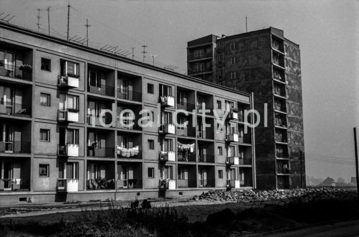 Blocks of flats in Siemaszki Street in Kraków, District of Żabiniec.

Bloki przy ulicy Siemaszki w Krakowie, dzielnica Żabiniec.

Photo by Henryk Makarewicz/idealcity.pl

