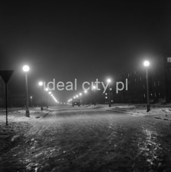 Nocna iluminacja Nowej Huty. Początek lat 60. XXw.

fot. Wiktor Pental/idealcity.pl

