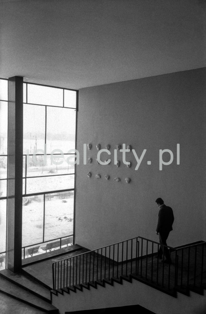 Community Centre in Chrzanów. 1960s.

Dom Kultury w Chrzanowie, lata 60. XX w.

Photo by Henryk Makarewicz/idealcity.pl

