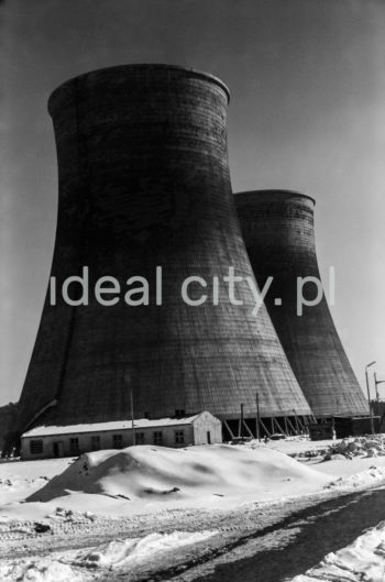 Cooling towers at the Łęg Heat and Power Plant. Early 1960s.

Chłodnie kominowe Elektrociepłowni 