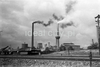 Surroundings of the Katowice Steelworks. 1950s.

Okolice Huty Katowice, lata 50. XX w.

Photo by Henryk Makarewicz/idealcity.pl


