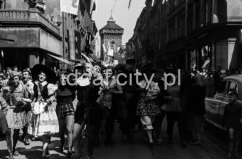 Juwenalia, students’ parade in Floriańska Street, Kraków. 1959.

Juwenalia, pochód studencki na ul. Floriańskiej, 1959 r., Kraków.

Photo by Henryk Makarewicz//idealcity.pl


