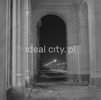 Widok od Placu Centralnego (Osiedle Centrum C) w kierunku Centrum Administracyjnego Huty im. Lenina, po prawej zabudowa Osiedla Hutniczego. Aleja Solidarności (od 1990), wcześniej Aleja Główna (1949-1958) a następnie Aleja Lenina (1958-1990),
koniec lat 50. XXw.

fot. Wiktor Pental/idealcity.pl
