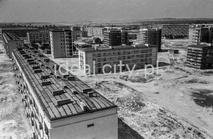 Zabudowa Osiedla Centrum D (na pierwszym planie) oraz Osiedla Handlowego(w głębi) fotografowane z wysokościowca(tzw. 