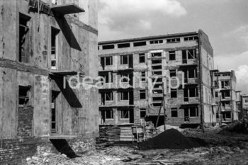 Budowa Osiedla Kolorowego, przełom lat 50. i 60. XXw.

fot. Henryk Makarewicz/idealcity.pl



