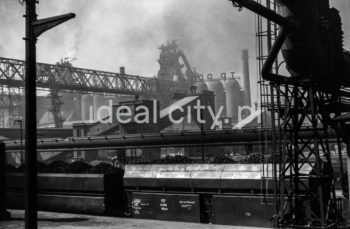 Kombinat metalurgiczny im. Lenina, rejon Wielkiego Pieca z mostami przeładunkowymi, lata 60. XXw.

fot. Henryk Makarewicz/idealcity.pl


