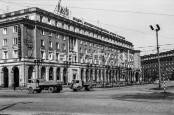 Widok na Plac Centralny, zabudowa Centrum D.

fot. Henryk Makarewicz/idealcity.pl
