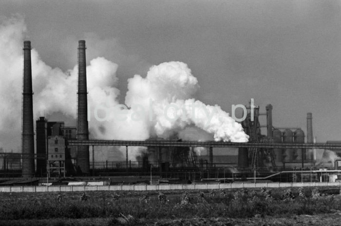 Bird’s-eye view of the Lenin Metallurgical Combine in Nowa Huta. 1960s.

Widok z lotu ptaka na kombinat metalurgiczny im. W. I. Lenina w Nowej Hucie. Lata 60. XX w.

Photo by Henryk Makarewicz/idealcity.pl

