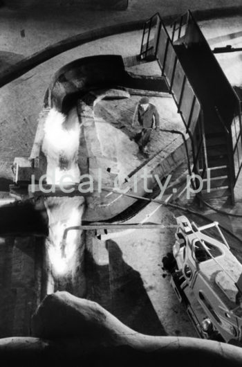 Lenin Metallurgical Combine, Blast Furnace – tapping of pig iron from blast furnace throat. 1960s.

Kombinat metalurgiczny im. Lenina, Wielki Piec – spust surówki z gardzieli Wielkiego Pieca, lata 60.

Photo by Henryk Makarewicz/idealcity.pl



