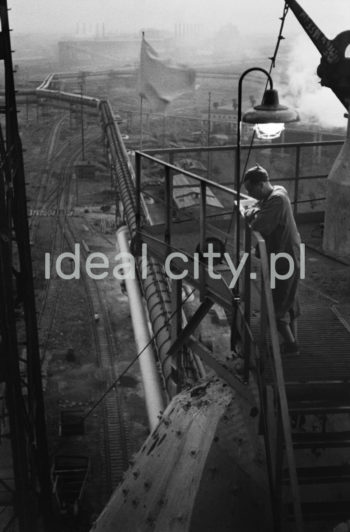 Lenin Metallurgical Combine. Blast Furnace Plant – structure fragment and one of the ramps. 1960s.

Kombinat metalurgiczny im. Lenina, rejon Wielkiego Pieca – fragment instalacji oraz jeden z pomostów, lata 60.

Photo by Henryk Makarewicz/idealcity.pl


