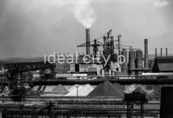 Kombinat metalurgiczny im. Lenina, rejon Wielkiego Pieca wraz z mostem przeładunkowym na składowisku surowców, lata 60.


fot. Henryk Makarewicz/idealcity.pl


