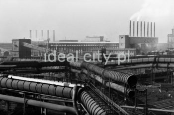 Kombinat metalurgiczny im. Lenina, widok w kierunku Zakładu Koksochemicznego. Lata 60.

fot. Henryk Makarewicz/idealcity.pl



