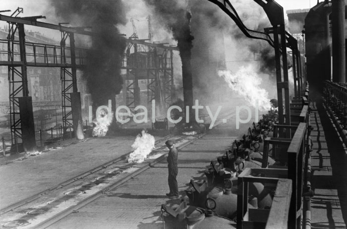 Lenin Metallurgical Combine, Coking Works. 1960s.

Kombinat metalurgiczny im. Lenina, rejon Zakładu Koksochemicznego, lata 60.

Photo by Henryk Makarewicz/idealcity.pl



