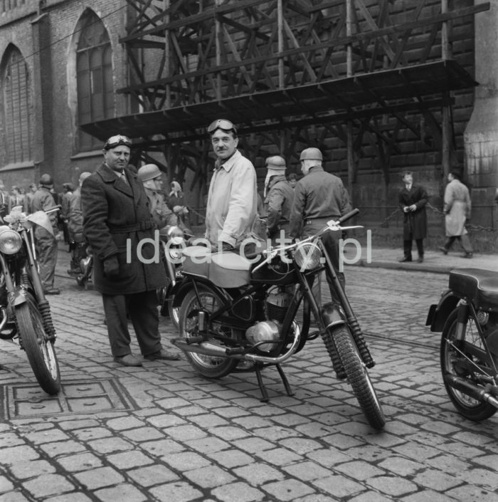 Motorcyclists in Dominikańska Street in Kraków. 1960s.

Motocykliści na ulicy Dominikańskiej w Krakowie. Lata 60. XX w.

Photo by Wiktor Pental/idealcity.pl
