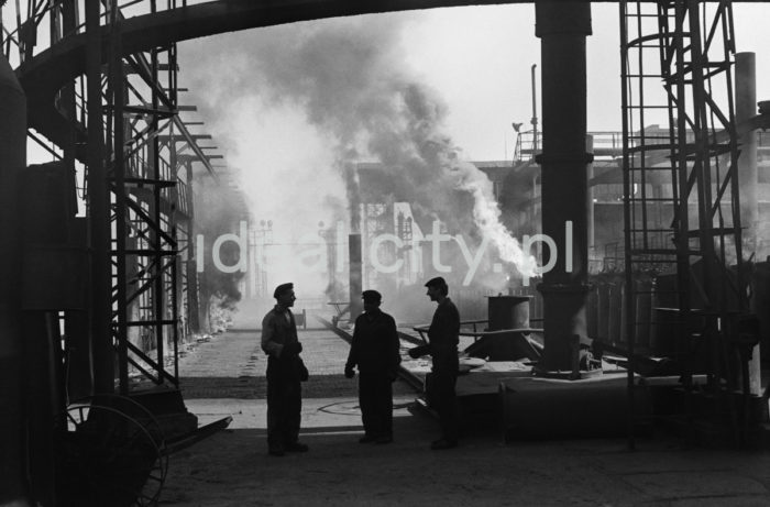 Lenin Metallurgical Combine, Coking Works. 1960s.

Kombinat metalurgiczny im. Lenina, rejon Zakładu Koksochemicznego, lata 60.

Photo by Henryk Makarewicz/idealcity.pl



