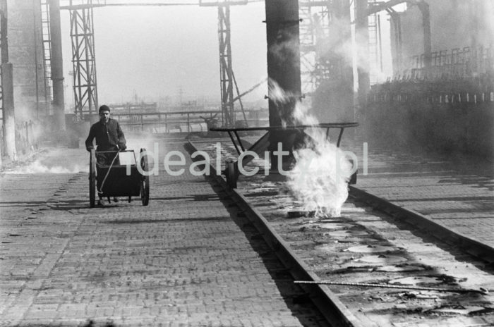 Lenin Metallurgical Combine, Coking Works. 1960s.

Kombinat metalurgiczny im. Lenina, rejon Zakładu Koksochemicznego, lata 60.

Photo by Henryk Makarewicz/idealcity.pl



