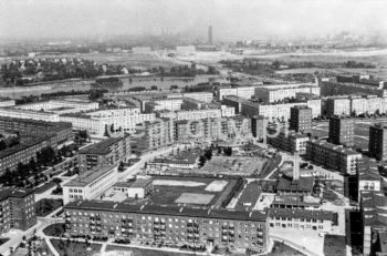 Widok od strony Osiedla Słonecznego w kierunku Osiedla Szkolnego oraz Huty im. W.I. Lenina ( w perspektywie ).

fot. Henryk Makarewicz/idealcity.pl



