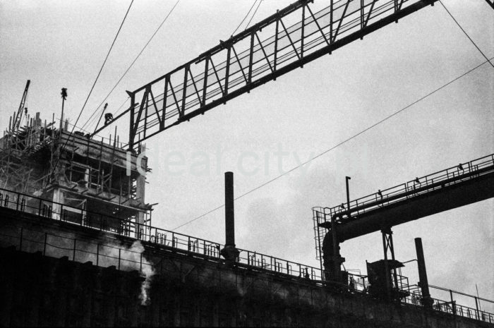 Lenin Metallurgical Combine, Coking Works – coking oven battery. 1960s.

Kombinat metalurgiczny im. Lenina, rejon Zakładu Koksochemicznego – bateria koksownicza, lata 60.

Photo by Henryk Makarewicz/idealcity.pl



