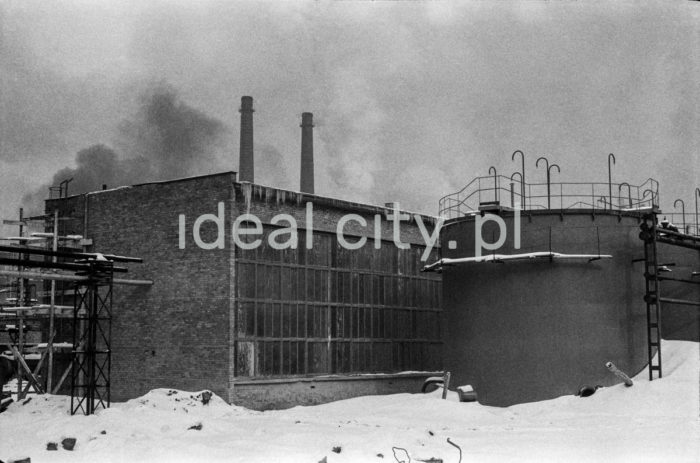 Kombinat metalurgiczny im. Lenina, budynek ze zbiornikiem na terenie huty, lata 60.

fot. Henryk Makarewicz/idealcity.pl



