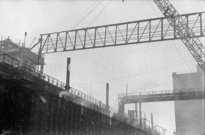 Lenin Metallurgical Combine, Coking Works – coking oven battery. 1960s.

Kombinat metalurgiczny im. Lenina, rejon Zakładu Koksochemicznego – bateria koksownicza, lata 60.

Photo by Henryk Makarewicz/idealcity.pl



